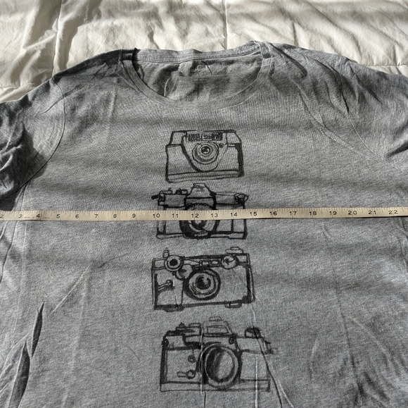 NWT Old Navy vintage camera print, short sleeve tee 2xl - Picture 7 of 10